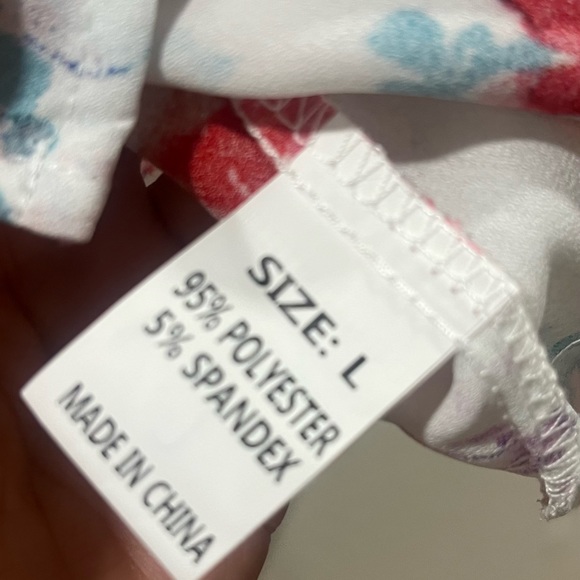 Beautiful Floral top - Picture 10 of 10